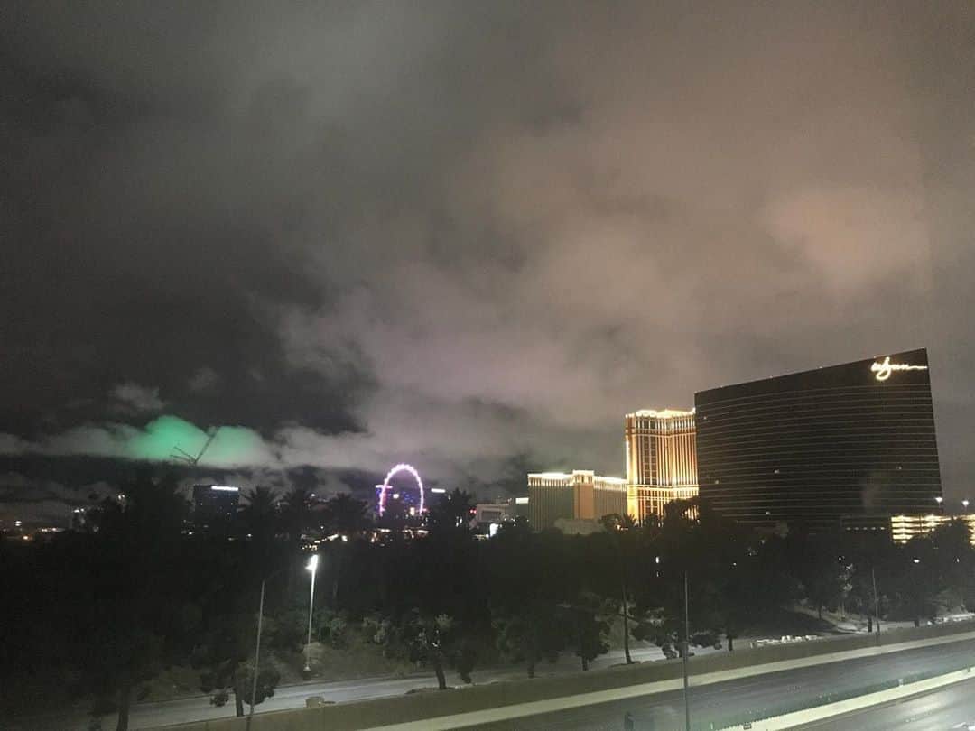メリッサ・アンダーソンのインスタグラム：「Last nights view.  #spooky #quarantine #stayhealthy #stayhome #lasvegas」
