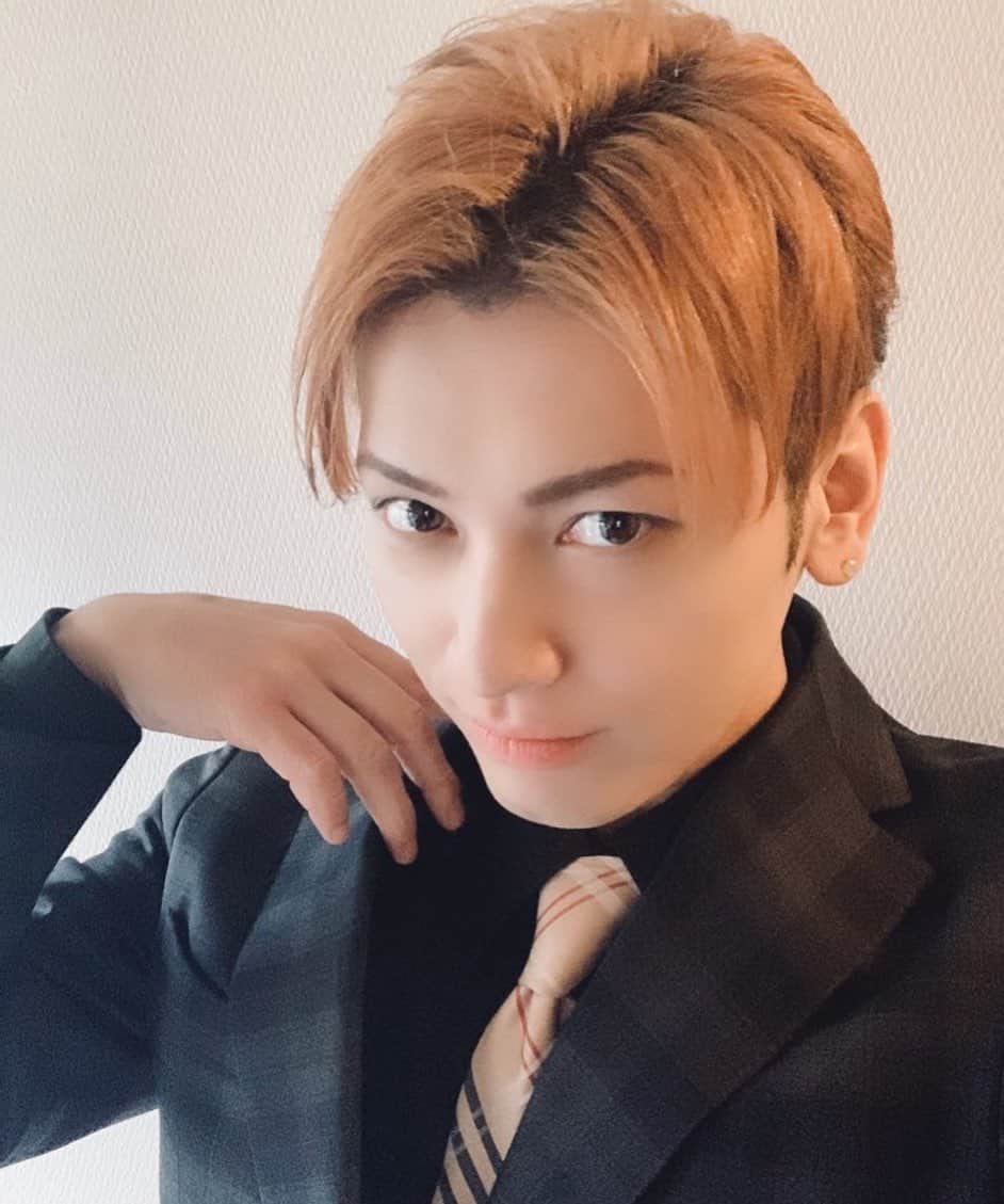 のインスタグラム：「脳動静脈奇形(AVM)と出会ってから本当に人生が180度変わった気がする。 新しい土地、新しい知識、新しい仲間、新しい言葉、何が変わらないってさ、 昔からの熱い気持ちぐらいだよな。  僕は生きる！！ #間瀬翔太 #脳動静脈奇形 #avm  #難病 #難病指定 #10万人に1人」