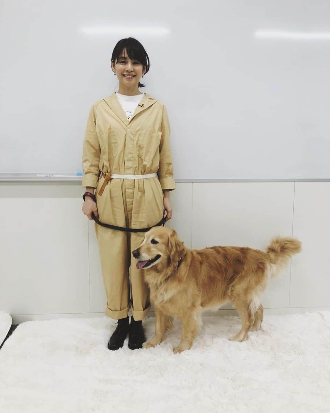 石田ゆり子さんのインスタグラム写真 - (石田ゆり子Instagram)「何度も同じような写真で すみません。 (これしかない！😭) 今夜の 天才！志村どうぶつ園に 雪と一緒に出ます… さぁどうなることやら🤣 ぜひご覧ください！ #天才志村どうぶつ園」3月21日 9時28分 - yuriyuri1003