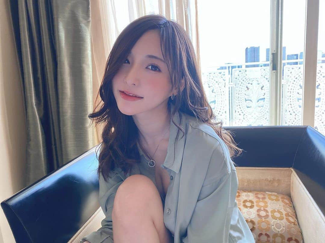 天使もえさんのインスタグラム写真 - (天使もえInstagram)「ㅤㅤ ㅤㅤ おねーさんな私のことも好きでいてくれる？ ㅤㅤ ㅤㅤ 最近みんなに会えてないからかな。  好きって言葉に欲張りかも🤭 ㅤㅤㅤㅤ #holiday #mint #mintgreen  可以對姐系的我說聲喜歡嗎？  或許是因為最近見不到大家吧，好想要聽大家對我說喜歡呢」3月21日 9時54分 - amatsuka.moe