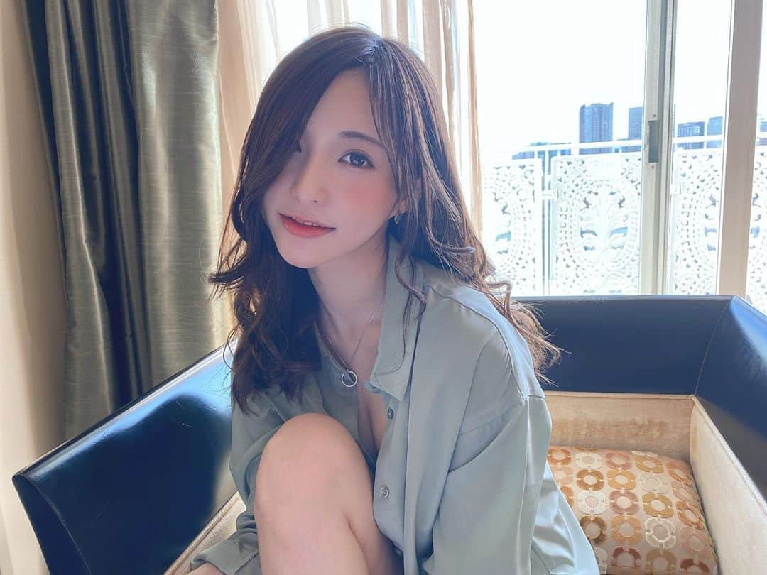 天使もえさんのインスタグラム写真 - (天使もえInstagram)「ㅤㅤ ㅤㅤ おねーさんな私のことも好きでいてくれる？ ㅤㅤ ㅤㅤ 最近みんなに会えてないからかな。  好きって言葉に欲張りかも🤭 ㅤㅤㅤㅤ #holiday #mint #mintgreen  可以對姐系的我說聲喜歡嗎？  或許是因為最近見不到大家吧，好想要聽大家對我說喜歡呢」3月21日 9時54分 - amatsuka.moe