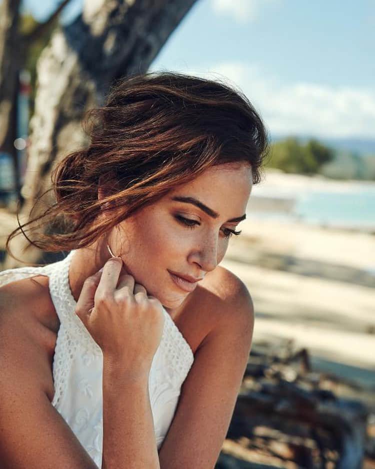 ドナ・フェルドマンのインスタグラム：「A time to embrace uncertainty . . “Some of the most beautiful chapters in our lives won’t have a title until much later” #breathe 🧘🏻‍♀️」
