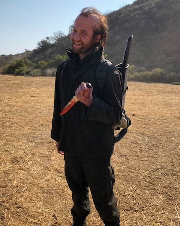 ビリー・エイチュナーさんのインスタグラム写真 - (ビリー・エイチュナーInstagram)「About to go for a walk! 🤗」3月21日 10時10分 - billyeichner