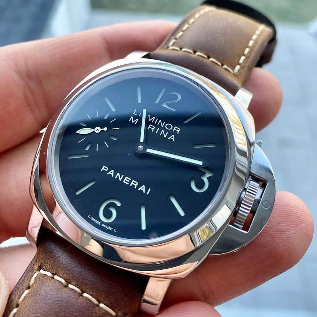 パネライのインスタグラム：「Sometimes it’s great to go back to the classics.  The #Panerai PAM111 is just so clean. Pic by @midlifewatchcrisis #paneraicentral」