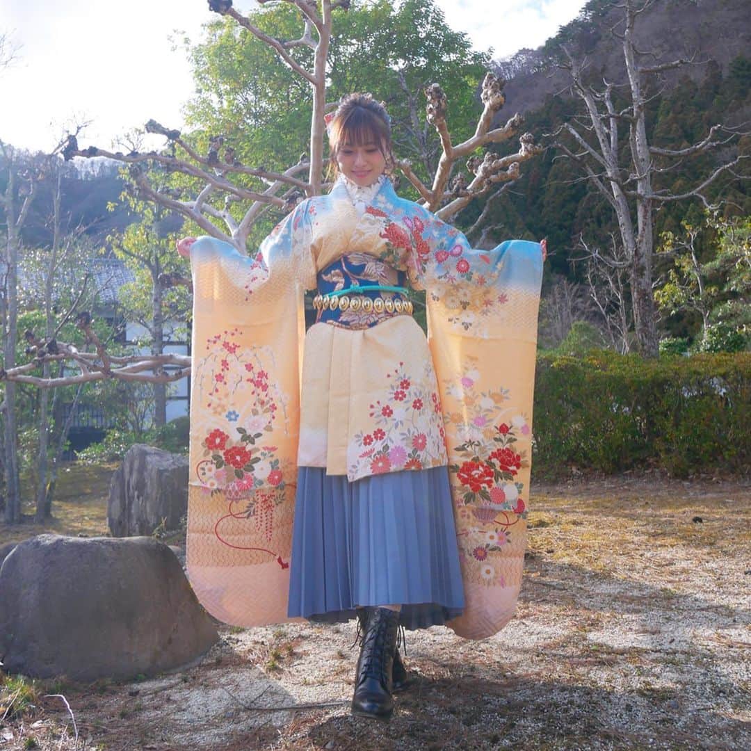 黒坂優香子さんのインスタグラム写真 - (黒坂優香子Instagram)「👘♡ ・ ・ MVの衣装で着物を着たのは初めて！！　とってもお気に入りでした♡ ・ ・ オフショットたくさんあるので アップするね😘 ・ ・ #聞かせてwowwowを #サイレントサイレン #サイサイ」3月21日 10時36分 - yukakokurosaka0606