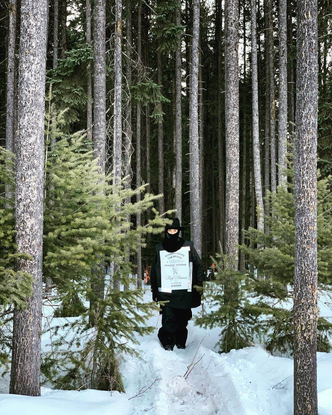 松田翔太さんのインスタグラム写真 - (松田翔太Instagram)「SOCIAL DISTANCING 🏔  @templa_projects  @rafsimons  @kijimatakayuki」3月21日 11時17分 - shota_matsuda