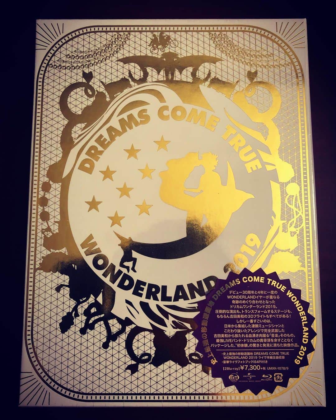 坂東慧のインスタグラム：「ドリカムワンダーランド2019DVD！あの時の興奮が蘇ります！Sonnyとのドラムソロは、ドラムの教則ビデオなんじゃないか？と思うほどのカメラアングル！いや〜幸せです！改めて写真集『ONE DAY』も見ながら思い出に浸ってます！美和さん、マサさん、31周年おめでとうございます！ 今日はこのあと、ニコ生特番『ドリカム31周年YEAR突入SP！中村正人の自由すぎる「ドリカムの部屋」』に出ます！是非見て下さい！ #dreamscometrue #ドリカム」