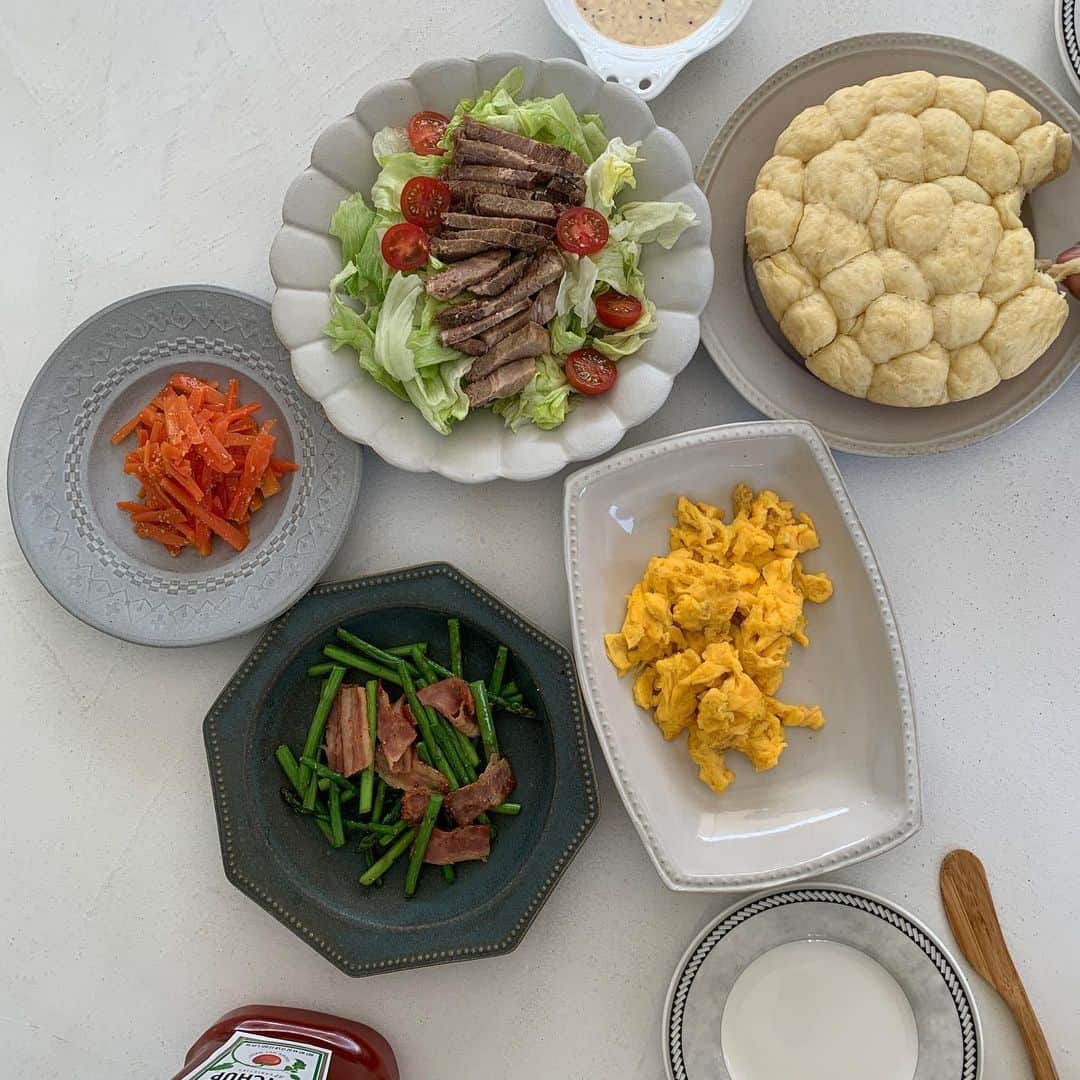 のインスタグラム：「You can do it !!!!! * * 息子作。 炊飯器でちぎりパン。 やればなんでもできちゃう😆 可能性は無限大。 * * #お家ご飯 #息子作パン  #長い春休み #みんなどうしてるんだろう #マミーは仕事ですw #親バカ」