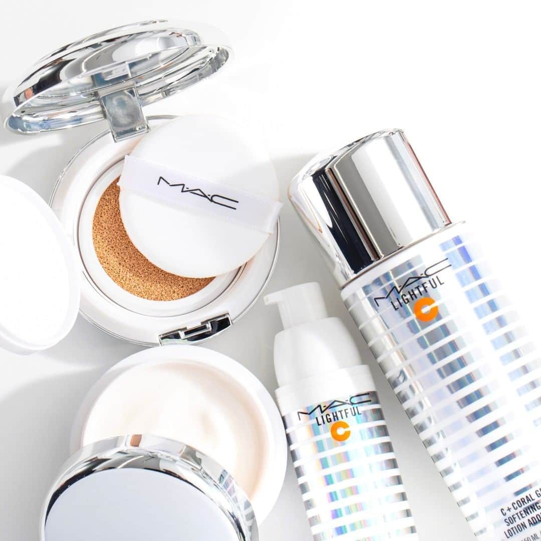 M∙A∙C Cosmetics Japanのインスタグラム：「ㅤ 紫外線対策、始めていますか？ 潤いを保ちながら、紫外線ダメージによる乾燥に働きかけるライトフル C シリーズで、透明感をキープして✨ ㅤ ㅤ DESIGN: M·A·C ARTIST RINO KASAI @rino416 DAIKI SHIMIZU @macpro_tokyo PHOTO: @takaki_iwata ㅤ #MACライトフル #MACLightful ㅤ #MACCosmeticsJapan #MACコスメ #MACCosmetics #MAC #化粧水 #乳液 #クッションファンデ #保湿 #ツヤ肌 #メイク #コスメ #持ち歩きコスメ #乾燥肌 #乾燥対策 #乾燥肌対策 #紫外線対策 #紫外線 #美白 #美白ケア #透明感 #スキンケア #スキンケア購入品 #スキンケアマニア #肌メンテナンス #美肌 #美肌になりたい #肌ケア #基礎化粧品」