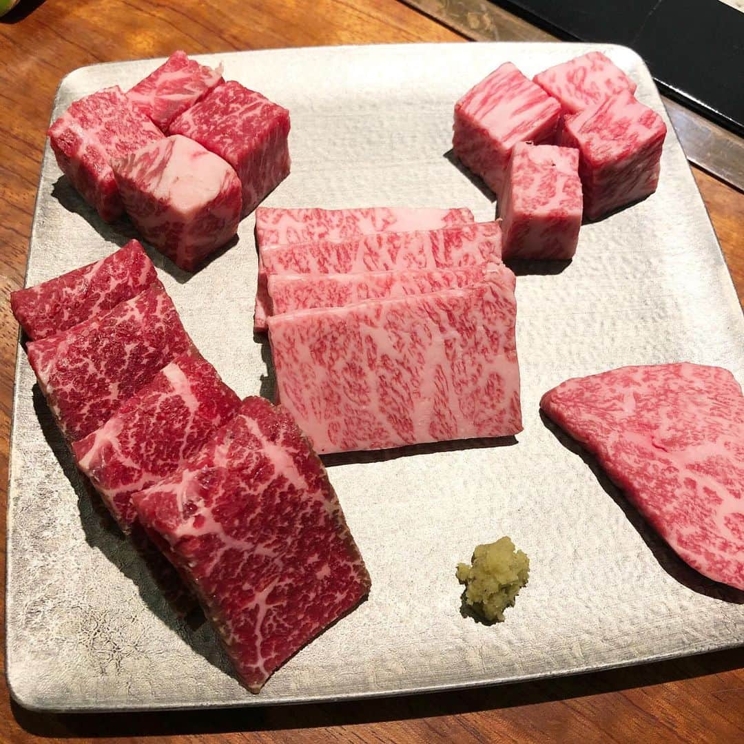 千秋さんのインスタグラム写真 - (千秋Instagram)「お肉は芸術。  #鳥取和牛 #鳥取旅行 #オオエバレーステイ #千秋焼肉 #カルビさえあれば🥩」3月21日 12時02分 - chiaki77777