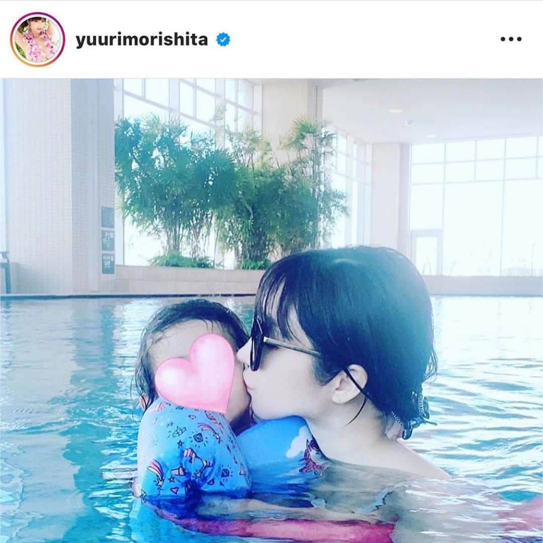 misoNosukeさんのインスタグラム写真 - (misoNosukeInstagram)「・ ・ おっ早速、使ってくれてる！ 勝手にオソロ、嬉しい（笑） 森下悠里ファミリーにも、早く会いたい… ・ @junkymood ・ ・ ↓ ・ #Repost @yuurimorishita with @make_repost ・ すっぴんで 久しぶりのプール💓 ・ Junky moodの大きめ🕶 大活躍してます✨✨ ・ 大きめ🕶って小顔効果と 紫外線カットのカバー率も高いから好き💓 ・ #junkymood #sunglasses #fashion #today #ootd #pool」3月21日 12時09分 - misono_koda_official