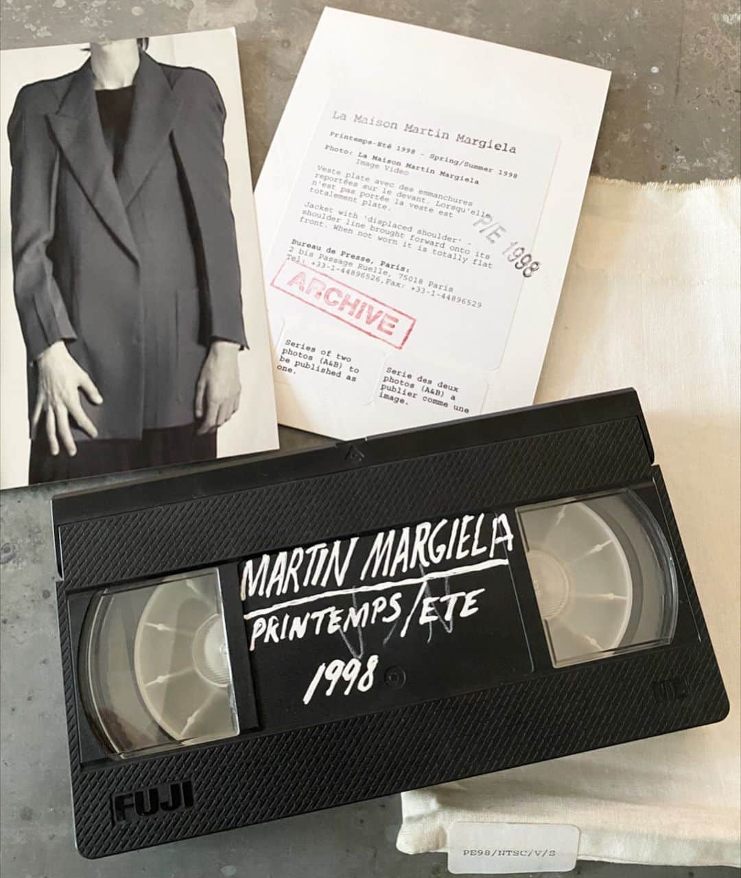 エドツワキさんのインスタグラム写真 - (エドツワキInstagram)「コレクション #2  #martinmargiela #ss98 #虫干し #nostalgia #VHS」3月21日 12時18分 - ed_tsuwaki