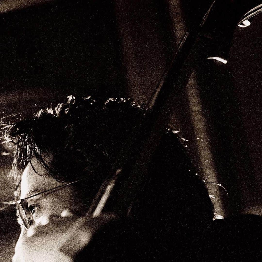 のインスタグラム：「Daiki Tsuneta  His new EP Photography. The sound is so intense and beautiful that something is shaving off. The creaking strings looked like waves. When I closed my eyes, I was floating on the sea.」