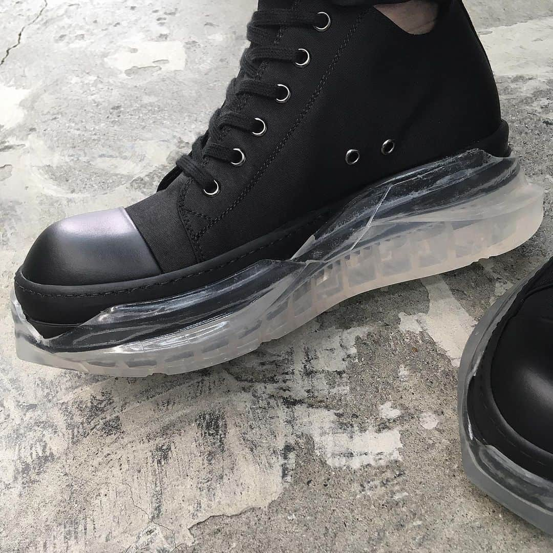 エリミネイターさんのインスタグラム写真 - (エリミネイターInstagram)「20SS RICK OWENS DRKSHDW Delivery Completed at ELIMINATOR. ▪︎Clear Sole Shoes . #rickowens #drkshdw #art #newcollection #ss20 #ss2020collection #20ss #larrylegaspi #richardwagner #eliminator #tokyo #daikanyama #sneakers #kicks #military #fashion #ryojiikeda #rickowensdrkshdw #style #black #tecuatl #azteca」3月21日 12時43分 - eliminator_tokyo