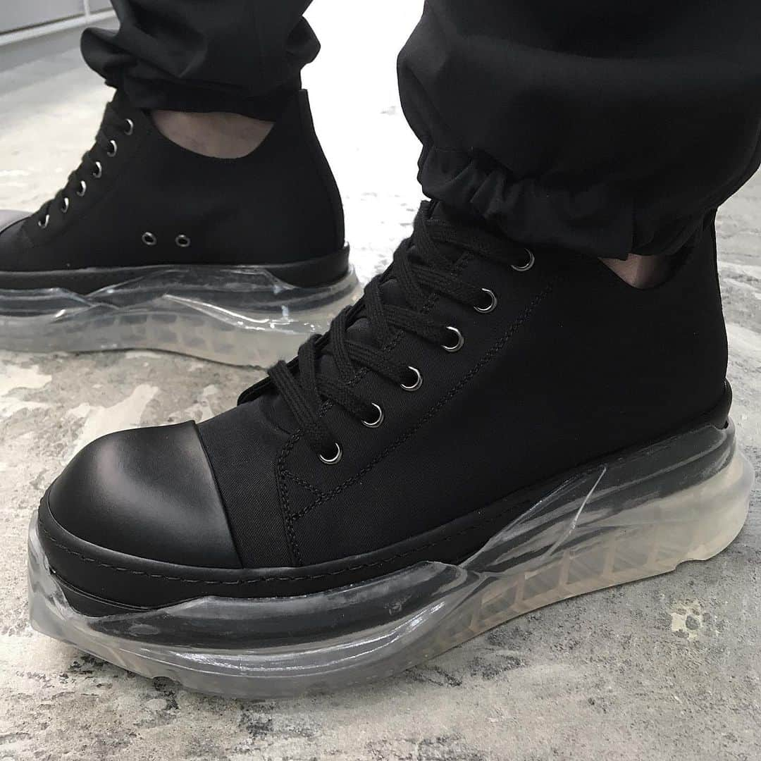 エリミネイターさんのインスタグラム写真 - (エリミネイターInstagram)「20SS RICK OWENS DRKSHDW Delivery Completed at ELIMINATOR. ▪︎Clear Sole Shoes . #rickowens #drkshdw #art #newcollection #ss20 #ss2020collection #20ss #larrylegaspi #richardwagner #eliminator #tokyo #daikanyama #sneakers #kicks #military #fashion #ryojiikeda #rickowensdrkshdw #style #black #tecuatl #azteca」3月21日 12時43分 - eliminator_tokyo