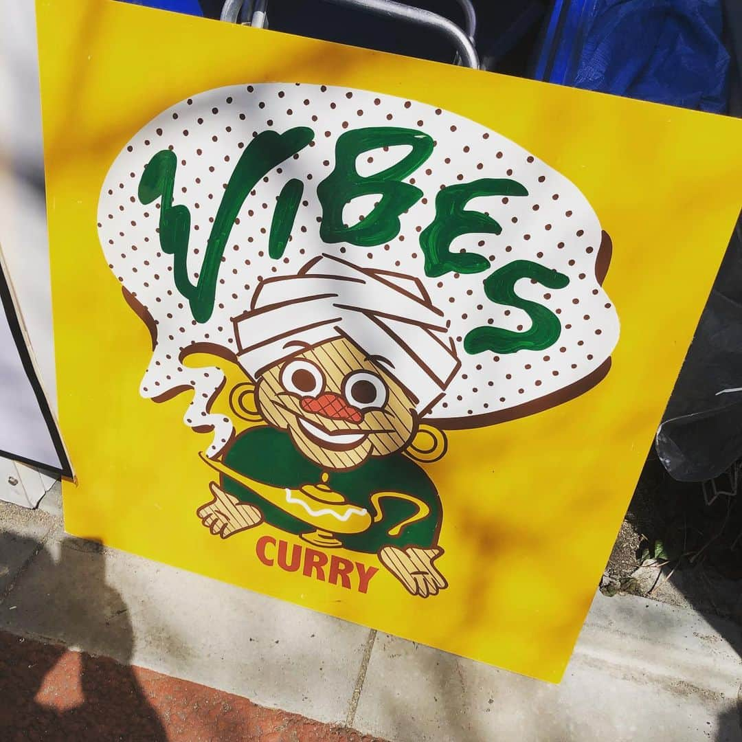 橋本塁さんのインスタグラム写真 - (橋本塁Instagram)「湘南乃風のDJでもあるBK君のお店「VIBES CURRY」が目黒川沿いにありまして、花見がてら🌸「カレー焼き鳥」なるめちゃくちゃ美味しい焼き鳥を出店してたので食べに行きました♪BK君も大阪風呂師匠「桶美師匠」一門で、終始温冷浴風呂の話で盛り上がり！ めちゃくちゃ美味しいので目黒川花見の時は是非！ #サウシュー　#湘南乃風　#bksound  #vibescurry #curry #焼き鳥」3月21日 12時52分 - ruihashimoto