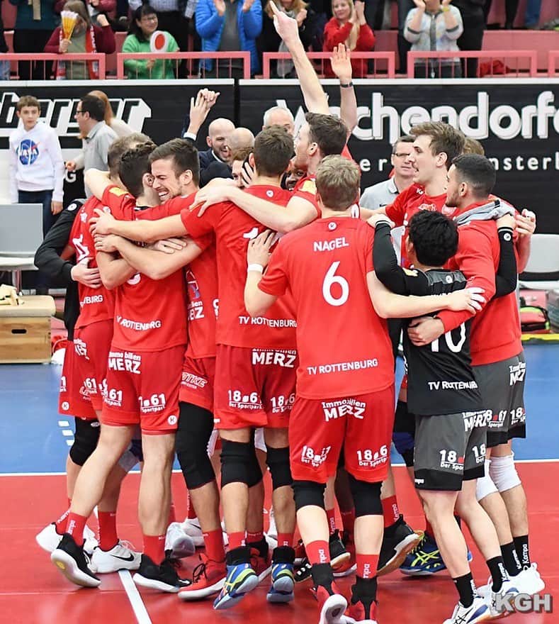 川口太一さんのインスタグラム写真 - (川口太一Instagram)「The season is over. It was totally unexpected end  and so sad to say goodbye to these amazing boys and an amazing squad @tv_rottenburg_volleyball . different experience from Finland and I literally enjoyed time so much here in Germany. All the people I met and all the experiences I got this year are the one of my unforgettable and precious memories. There are still many things I want to tell but let's make it simple. Thank and Love you all😘 Wish you all the best... Lastly, Now I'm getting ready to take my bag and go home. Guys make sure to keep in touch often and teaching english, bullshits to me! Arigato! Ciao✌️ 2019/20シーズンが終了しました。皆さん沢山の応援本当に有難うございました。 僕は本日ドイツ出国予定です。(飛行機が無事飛べば…) #redsox #energy #bringitin #bringitup #chillout #rawfish #rawchiken #cobra #2+ #3flat #takecareofleft #Idonttakecareofright #englishoftheday #myguy #dude #barelysurviving #fartingman #stinksasfuck #workingpoint #danke #allesgut #dontbesorude #itsjustajoke」3月17日 16時16分 - k.taichi20