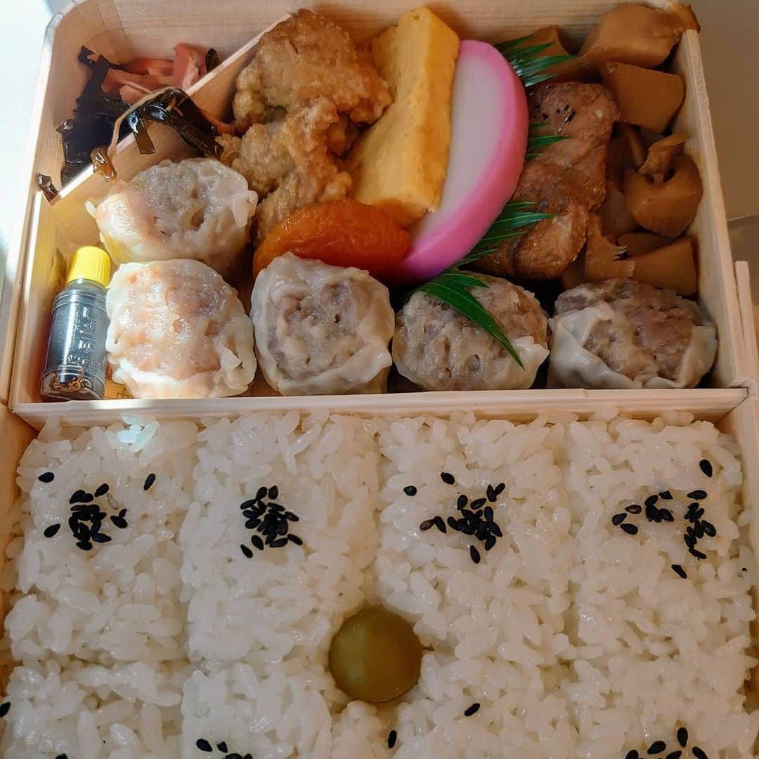 吉岡奈々子さんのインスタグラム写真 - (吉岡奈々子Instagram)「いつかの・・・ #お弁当 #ランチ #lunch #崎陽軒 #シウマイ弁当 #新幹線で #安定の美味しさ」3月17日 16時35分 - nanakoyoshioka