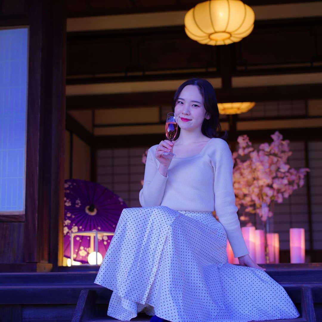 柳川藩主立花邸御花 | Yanagawa Ohanaさんのインスタグラム写真 - (柳川藩主立花邸御花 | Yanagawa OhanaInstagram)「. . 春の鳥な鳴きそ鳴きそあかあかと外の面に草に日の入る夕/北原白秋  御花ご宿泊のお客様限定 松濤園の灯篭灯り。 一日の終わりの風景に松濤園。  #御花 #桜 #柳川 #縁側 #ノスタルジック #北原白秋 #白秋 #短歌」3月17日 16時36分 - tachibanateiohana