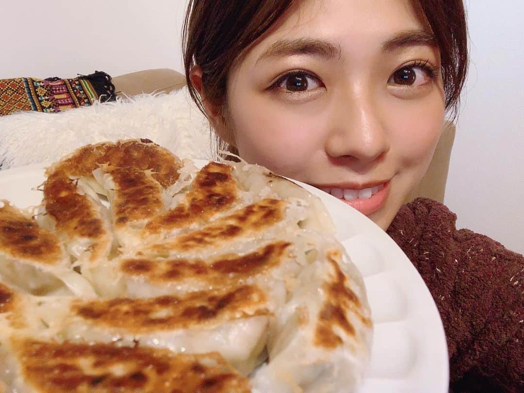 わちみなみのインスタグラム：「そういえば このまえみんなで餃子つくってたべた😊💕 #餃子 #みんなでごはん」