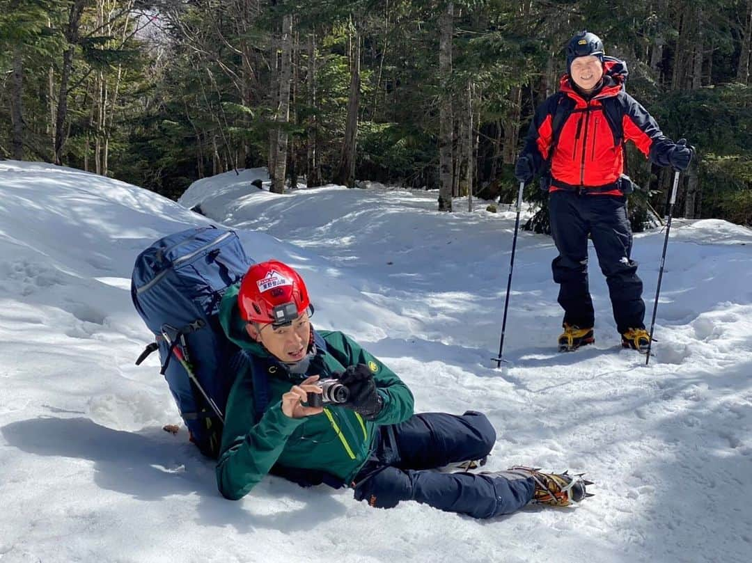 木村卓寛のインスタグラム：「こーやって撮ったのが2枚目です。 #東野登山隊 #ピークハント #ひかりtv  #八ヶ岳 #天狗岳」