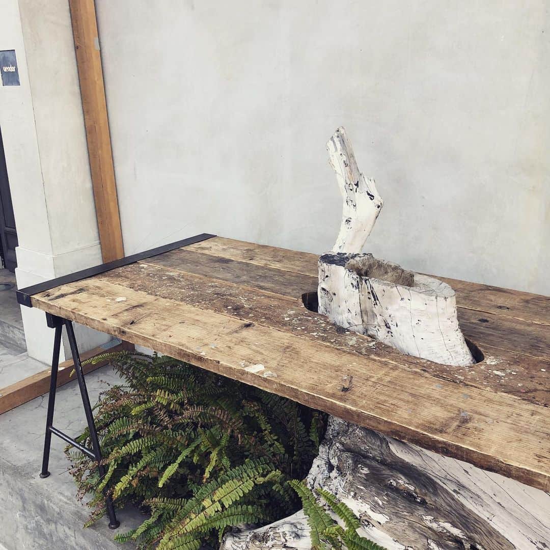 山嵜廣和さんのインスタグラム写真 - (山嵜廣和Instagram)「テーブルは定位置。」3月17日 16時48分 - yamayamawo