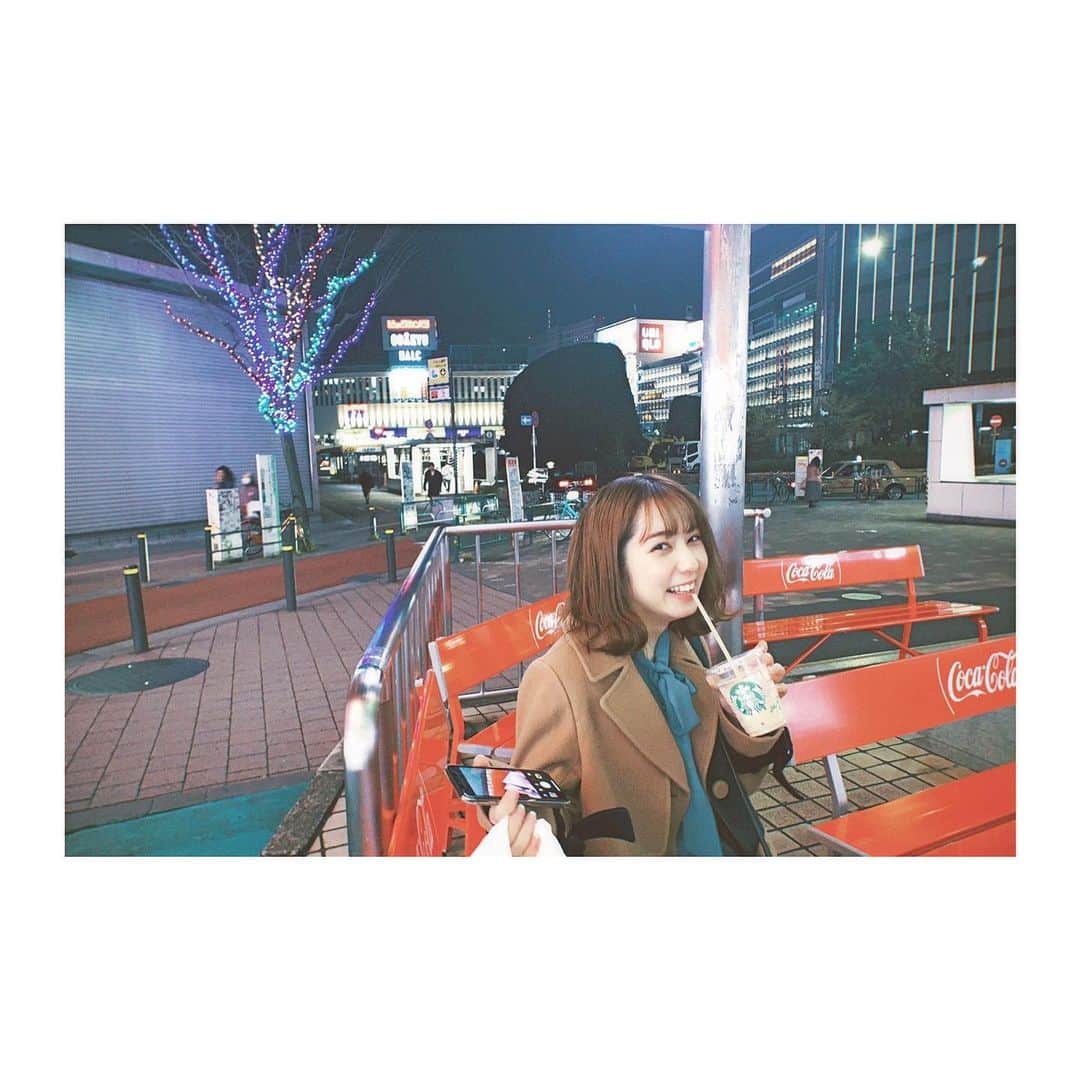 前田美里のインスタグラム：「日々あっという間。 . #写真 #film #filmphotography #新宿 #shinjuku #japan #カメラ女子 #カメラ好きな人と繋がりたい #ファインダー越しの私の世界 #photo #follow #followme #instagood #japanesegirl #今日のコーデ #starbucks #スターバックス」