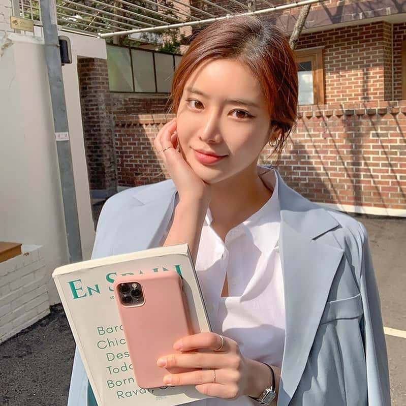 Chuuのインスタグラム：「지금 입기 너무 좋은 봄자켓✨너무 쨍하지 않고 아주 사알짝 톤다운된 옐로우,소라 컬러라 베이직한 하의랑 매치하면 데일리로 넘 예뻐용🤍🤍」