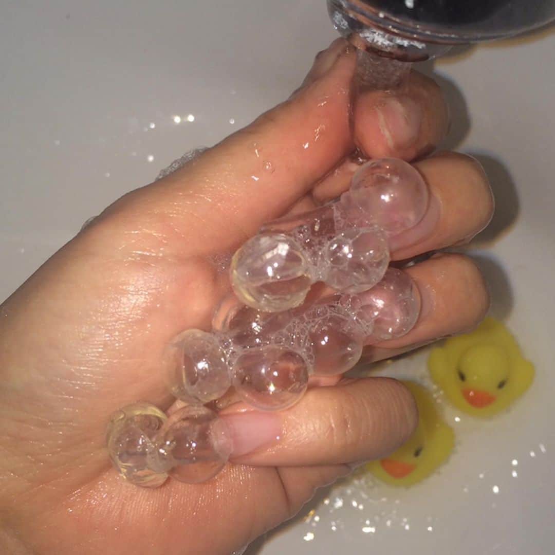 Mei Kawajiriさんのインスタグラム写真 - (Mei KawajiriInstagram)「Wash your hands 🧼🛁 Bubble 3D nails ❤️✨ #Nailsbymei #staycleanstaycute」3月17日 8時38分 - nailsbymei