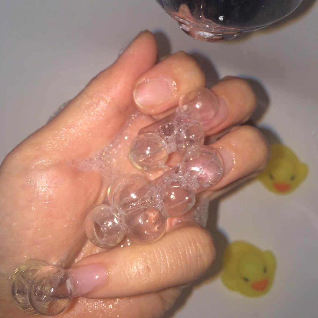 Mei Kawajiriさんのインスタグラム写真 - (Mei KawajiriInstagram)「Wash your hands 🧼🛁 Bubble 3D nails ❤️✨ #Nailsbymei #staycleanstaycute」3月17日 8時38分 - nailsbymei