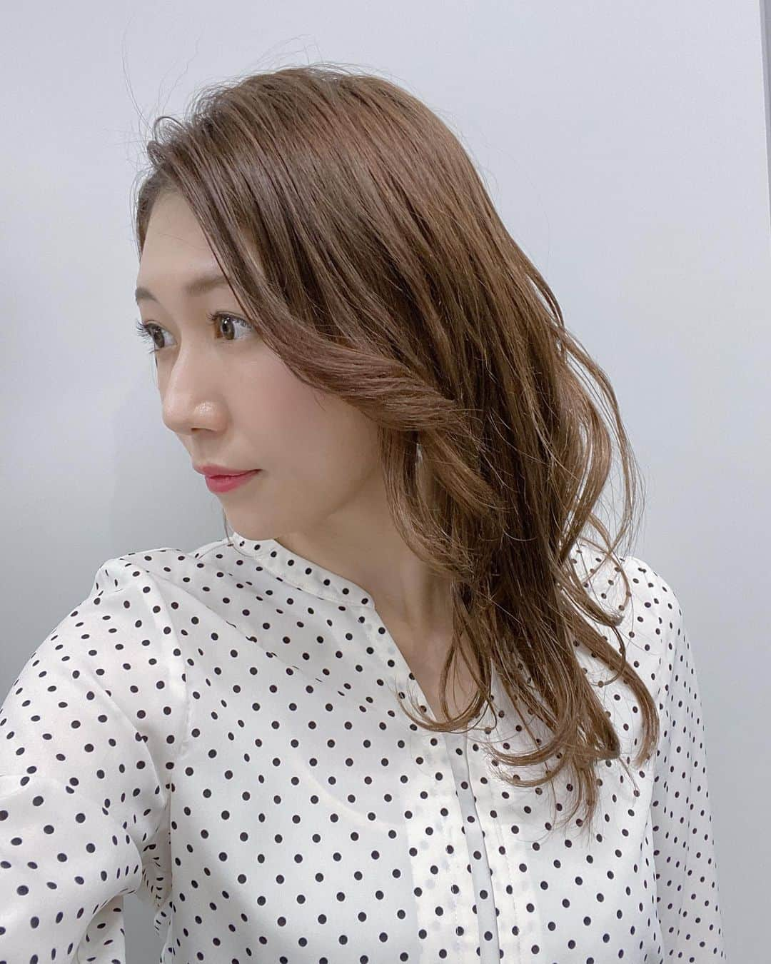 穂川果音さんのインスタグラム写真 - (穂川果音Instagram)「<hair style> サイド寄せヘア♪  #ヘアスタイル　#ヘアアレンジ　#hairstyle #hairarrange #サイド寄せ　#大人メイク #大人ヘア #イヤリング　#アベプラ　#abematv #穂川果音 #気象予報士 #サイド寄せアレンジ」3月17日 9時12分 - hokawakanonn