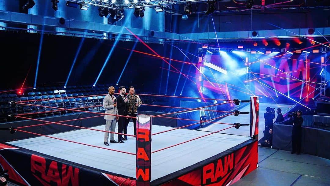 WWEさんのインスタグラム写真 - (WWEInstagram)「It’s time for #RAW!! Live from the @wwepc in #Orlando!!」3月17日 9時04分 - wwe
