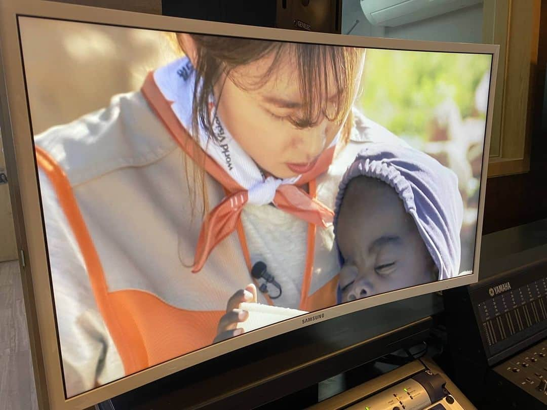 ホン・ウニさんのインスタグラム写真 - (ホン・ウニInstagram)「나레이션 마쳤습니다  금요일방송합니다 많은관심부탁드려요 #MBC희망더하기 #월드비전」3月17日 9時47分 - pinkeh2015