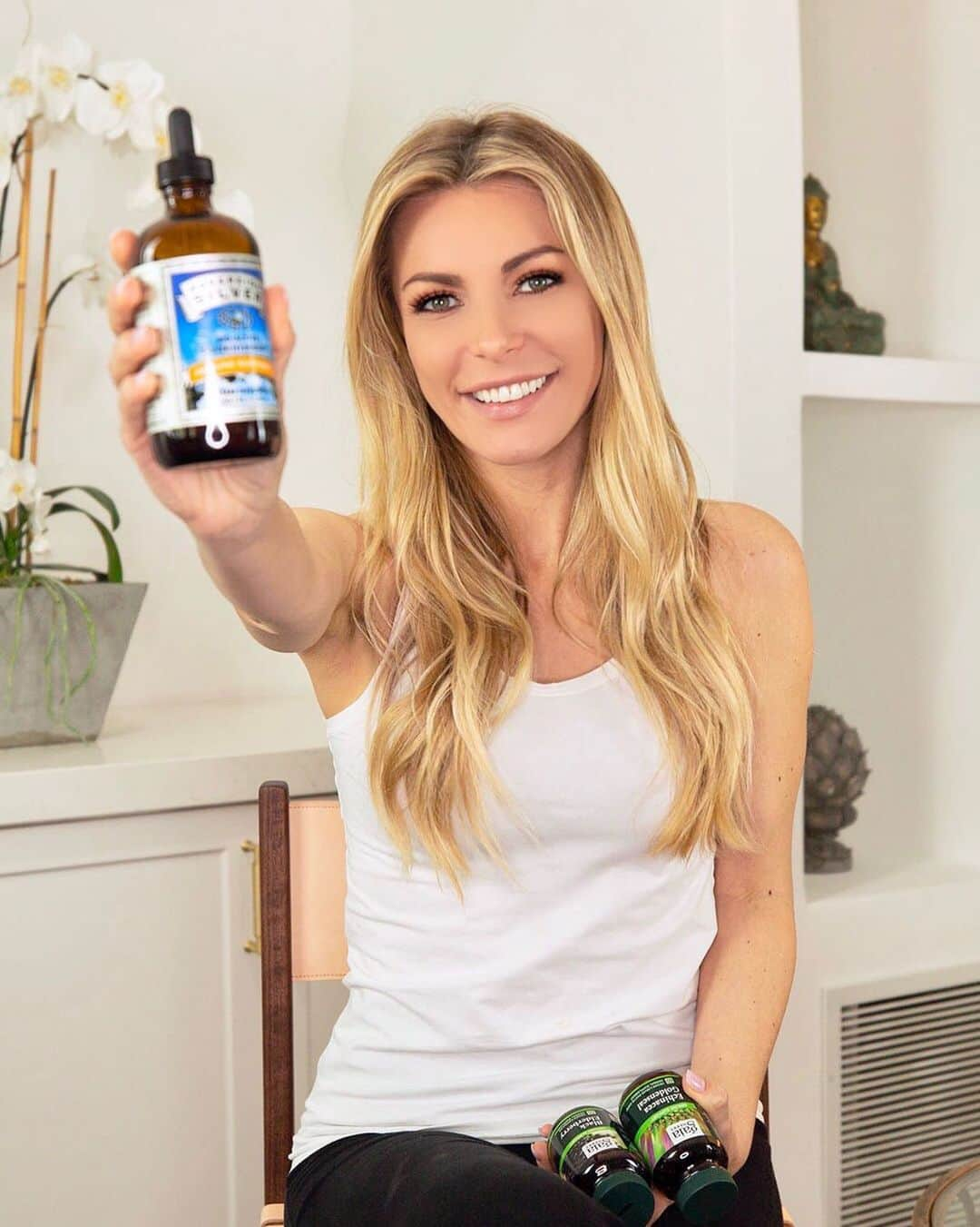 クリスタル・ハリスさんのインスタグラム写真 - (クリスタル・ハリスInstagram)「New video up - how I support my immune system. The secret cocktail I use to avoid colds or get rid of colds fast, link in bio.⁣ ⁣ ⁣ps Jeremy did such a great job on this video. Super documentary style and he rocks. Thanks @jeremybrookover and @adamheimann 🙏⁣ ⁣ #homeopathic #immunodeficiency #lymedisease #coldhacks #immunesupport #immunesupportregime #healthyimmunesystem #virus #increaseimmunesystem #lymedisease #autoimmune #fluprevention #coldcure #howtobetteryourimmunesystem #love #staysafe #community ⁣ ⁣」3月17日 9時41分 - crystalhefner