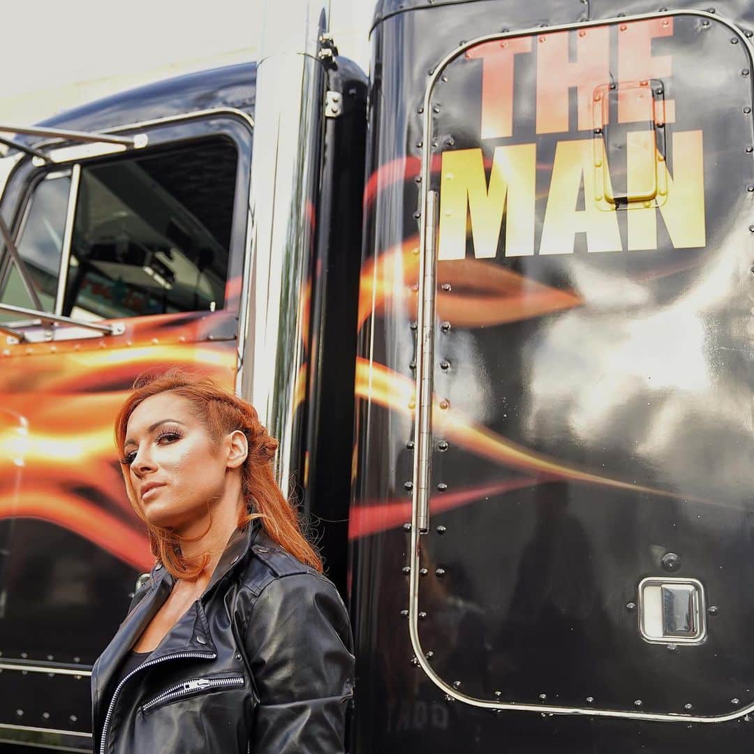 WWEさんのインスタグラム写真 - (WWEInstagram)「#TheMan arrives to #Raw in style! @beckylynchwwe」3月17日 9時57分 - wwe