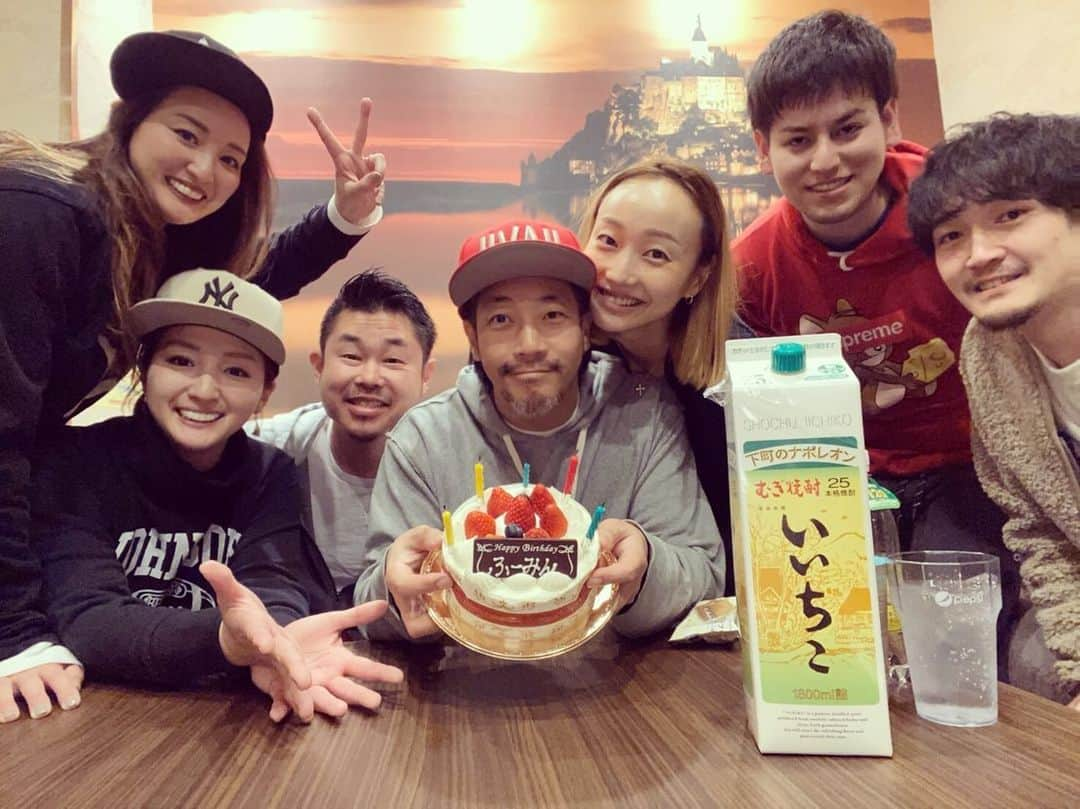 木村真野さんのインスタグラム写真 - (木村真野Instagram)「ふーみんのお誕生日をみんなでお祝い🥂41歳も健康第一にお過ごし下さい✨✨ #親友　#仲間　#家族　#サプライズ」3月17日 10時13分 - mayakimura5