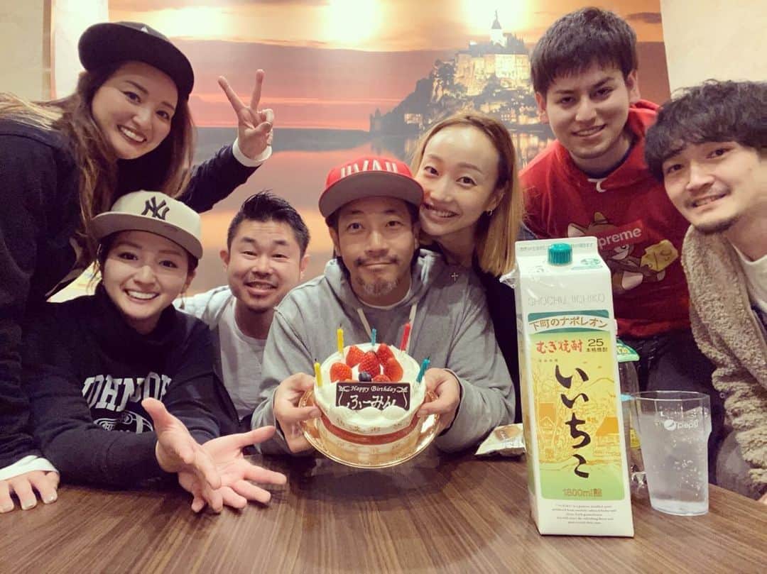 木村真野のインスタグラム：「ふーみんのお誕生日をみんなでお祝い🥂41歳も健康第一にお過ごし下さい✨✨ #親友　#仲間　#家族　#サプライズ」