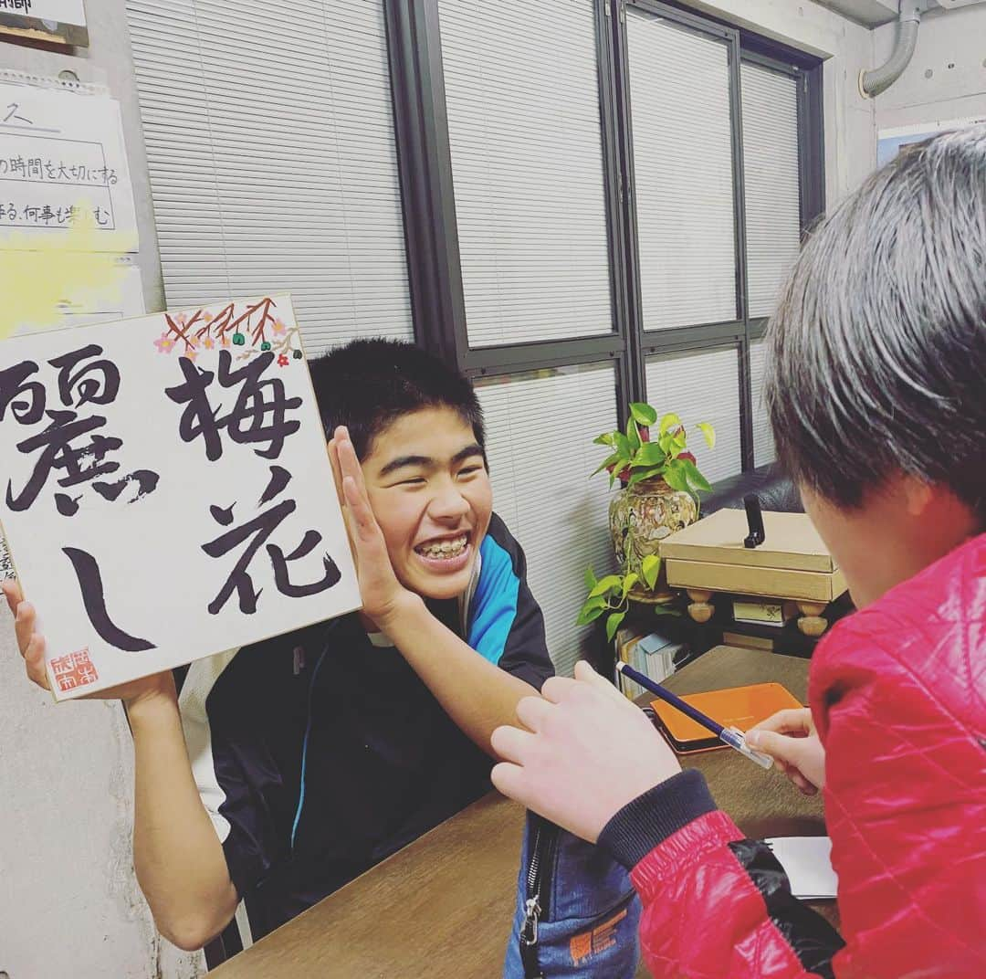 岡本安代さんのインスタグラム写真 - (岡本安代Instagram)「▶︎卒業制作◀︎ #雪に耐えて梅花麗し #セーマンが大好きな言葉 #完成までいろいろありまして。 #詳しくはブログを見てね #プロフィール欄からどうぞ #走り続ける岡本家 #５人の子育てママウンサー #岡本安代」3月17日 10時44分 - okamoto.yasuyo