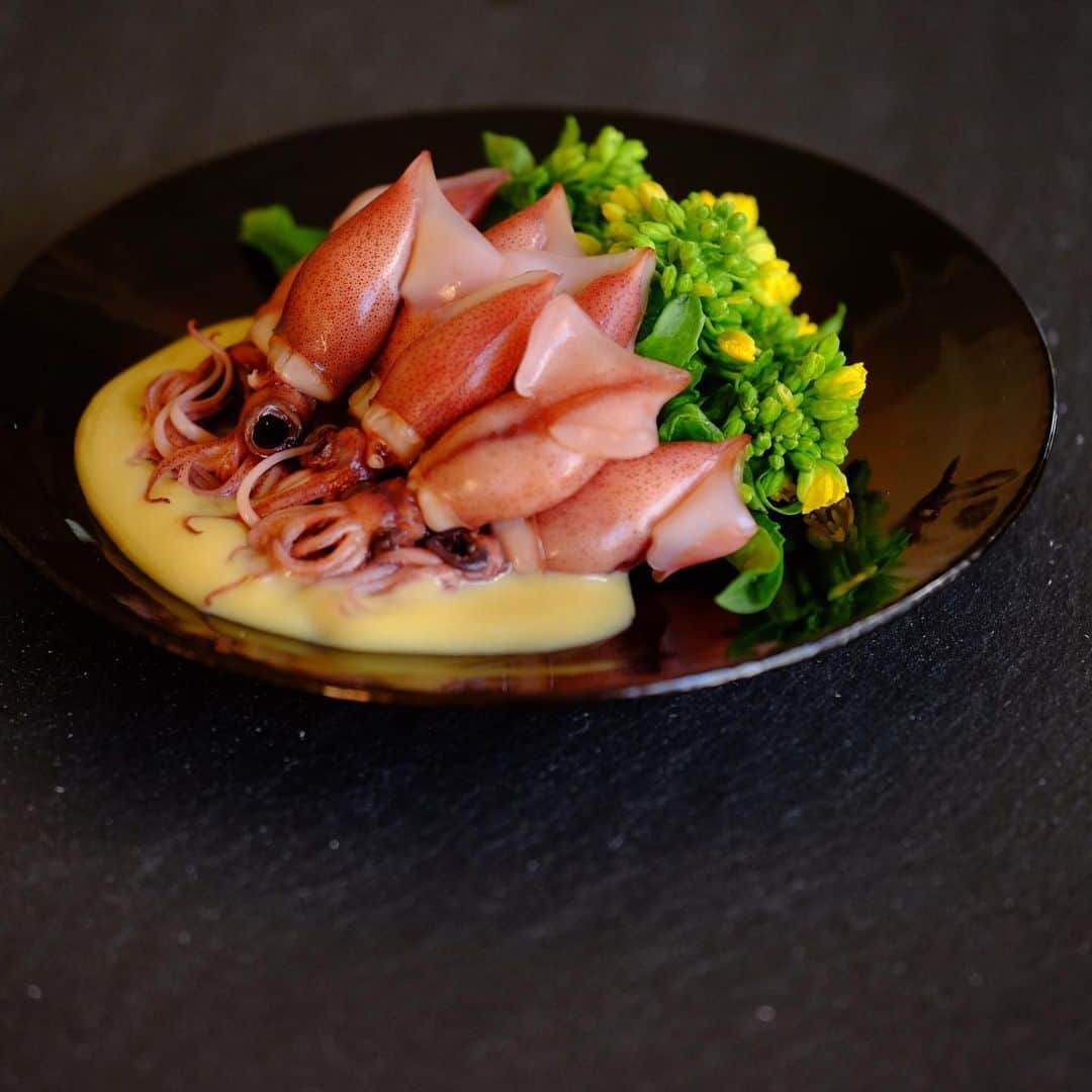 麻木久仁子のインスタグラム：「ホタルイカと菜の花の酢味噌和え。  #美彩薬膳 #国際薬膳師 #国際中医師 #薬膳 #薬膳ごはん #薬膳レシピ #薬膳料理 #薬膳生活 #薬膳ライフ #薬膳講座 #薬膳教室 #食養生 #医食同源 #食薬同源 #中医学 #東洋医学 #麻木久仁子 #体にいいもの #体に優しいごはん #からだにやさしいごはん #本草薬膳学院　#ホタルイカ　#酢味噌あえ」