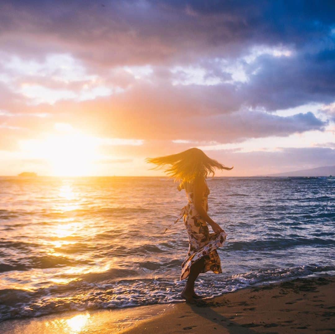 アリッサ ウーテンのインスタグラム：「Dreaming of more peaceful times ✨PC @amandakutaka @lovekimiko」