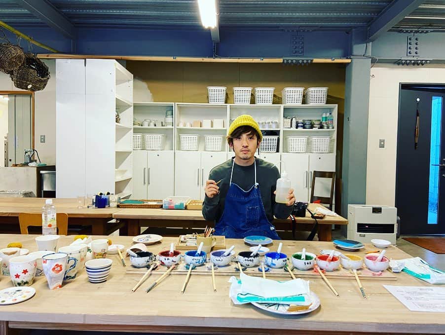 長島涼平のインスタグラム：「どうせやることないなら、普段あまりやらないことをやってみる  #皿作り #激ムズ #割っていいすか」