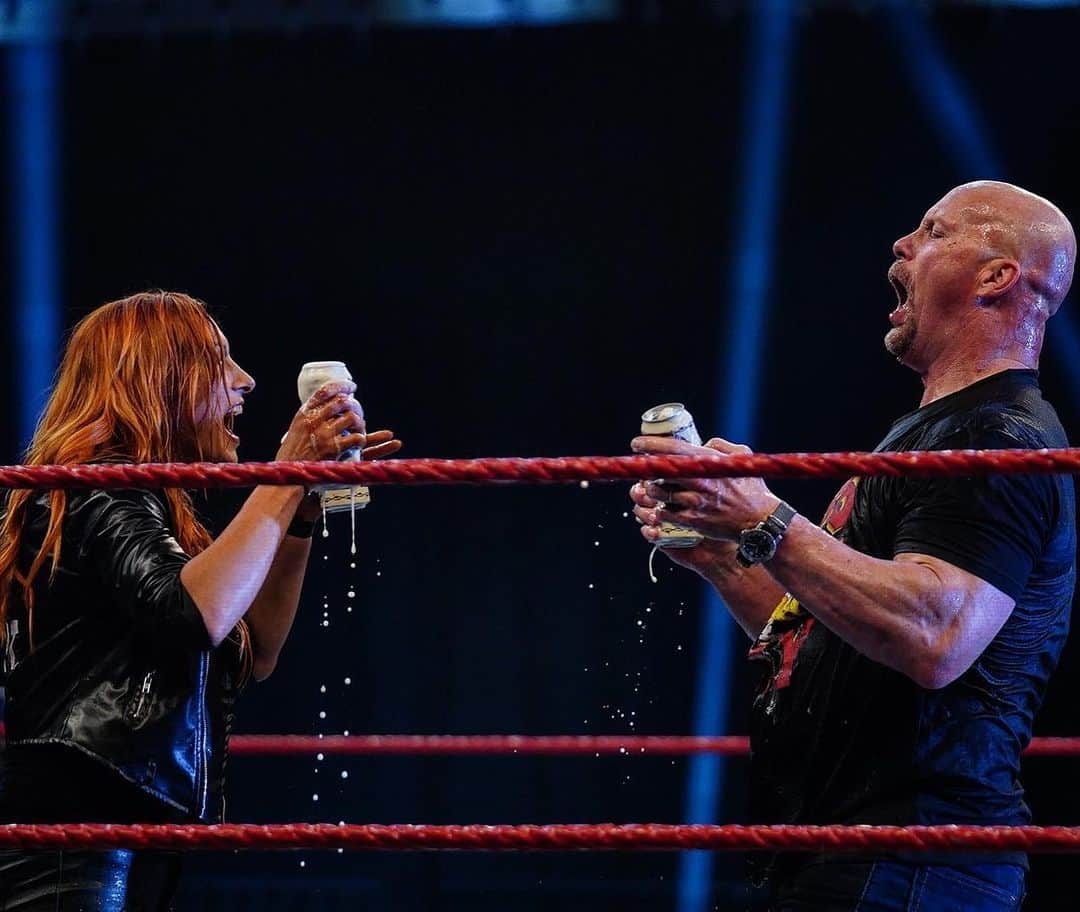 WWEさんのインスタグラム写真 - (WWEInstagram)「@steveaustinbsr and @beckylynchwwe celebrate #316Day in style!! #RAW」3月17日 12時26分 - wwe