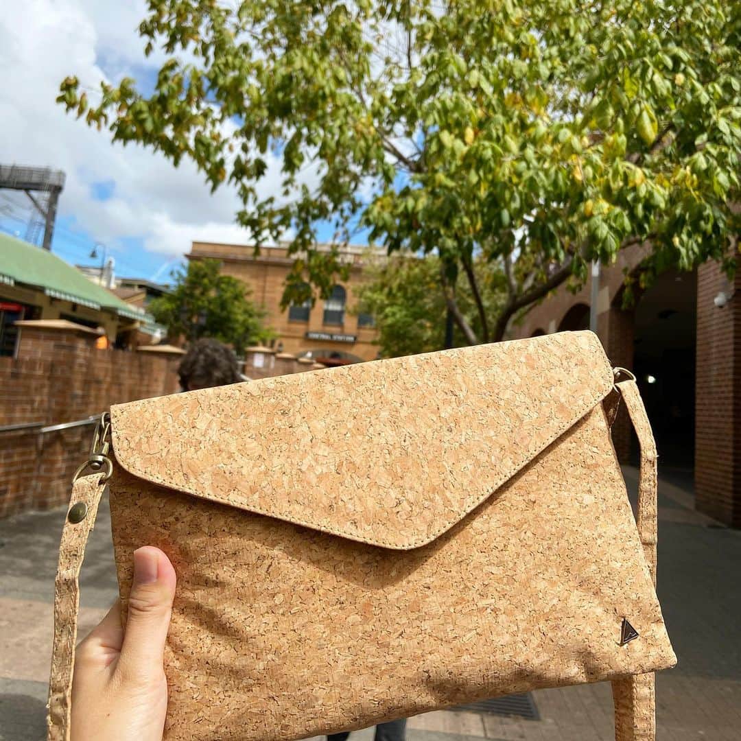 荒尾茉紀のインスタグラム：「週末マーケットで見つけたお気に入り😊 ちなみに【海外からオーストラリアに入国する渡航者は国籍問わず２週間の自主隔離】という制限措置が始まりました💦ホリデーから帰ってきた友達は滞在予定のホステルから拒否されてた😢悲しい。。。 #sydney #留学 #coronaisolation #コロナウイルスが早く終息しますように」
