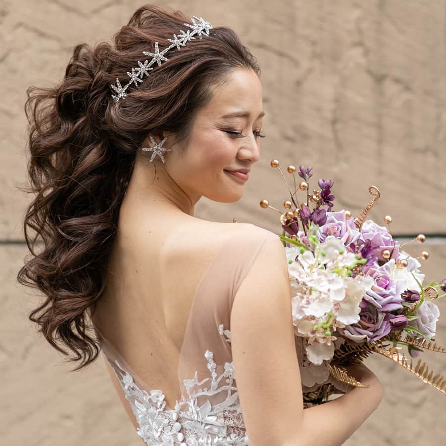Tomoyo Kitamuraさんのインスタグラム写真 Tomoyo Kitamurainstagram 先日の撮影から 外国人風カールの ポニーテール Failily Weddingsalon Couleurire Tetsu Bridalphotographer Akarisuu 出張ブライダルヘアメイクご予約可能日 3月28日 出