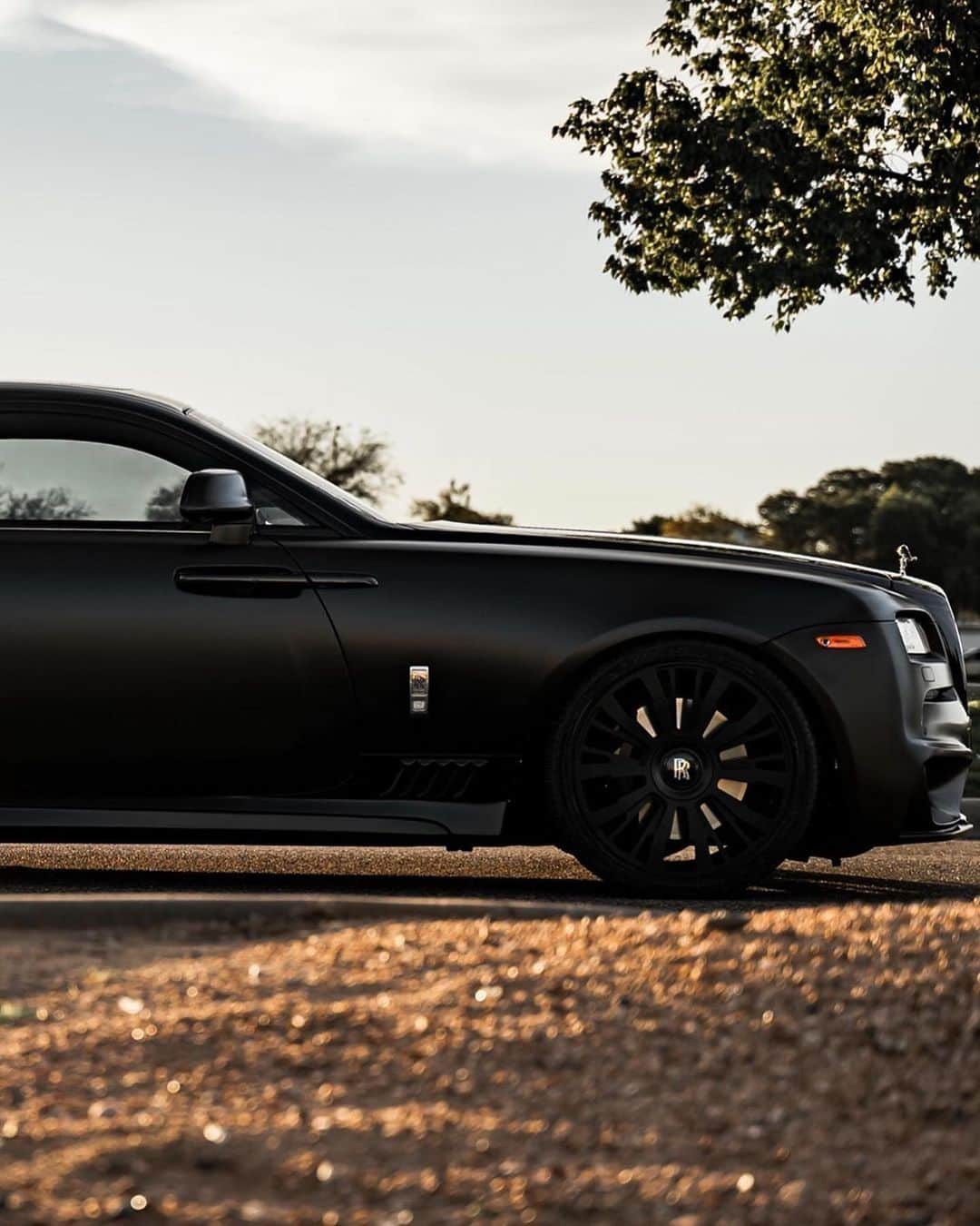 CarsWithoutLimitsさんのインスタグラム写真 - (CarsWithoutLimitsInstagram)「Wald Blk Bison Wraith for sale by @creativebespoke $219,500 USD #carswithoutlimits #wraith」3月17日 12時31分 - carswithoutlimits