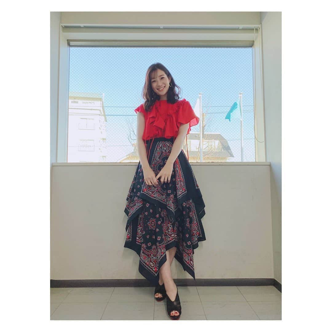 足立梨花さんのインスタグラム写真 - (足立梨花Instagram)「新説！所JAPAN👗﻿ ﻿ 赤トップス﻿ @a.saught﻿ @the.pr_﻿ ﻿ スカート﻿ @atsushi.nakashima﻿ @the.pr_﻿ ﻿ パンプス﻿ @dianashoespress」3月17日 13時01分 - adacchee