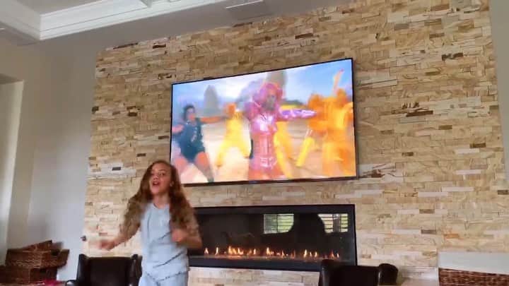 のインスタグラム：「When @ladygaga helps get yuh through quarantine! #lilmonsterintraining」