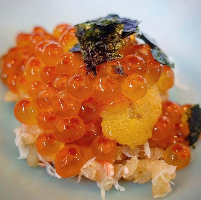 のインスタグラム：「魚鉄です。  #明石#魚鉄#完全個室#居酒屋# #味噌＃味噌とチーズ＃和風#黒毛和牛 #キムチ鍋＃モツ鍋#マグロ#鮮魚#海鮮 #解体ショー#大トロ#中トロ#赤身」