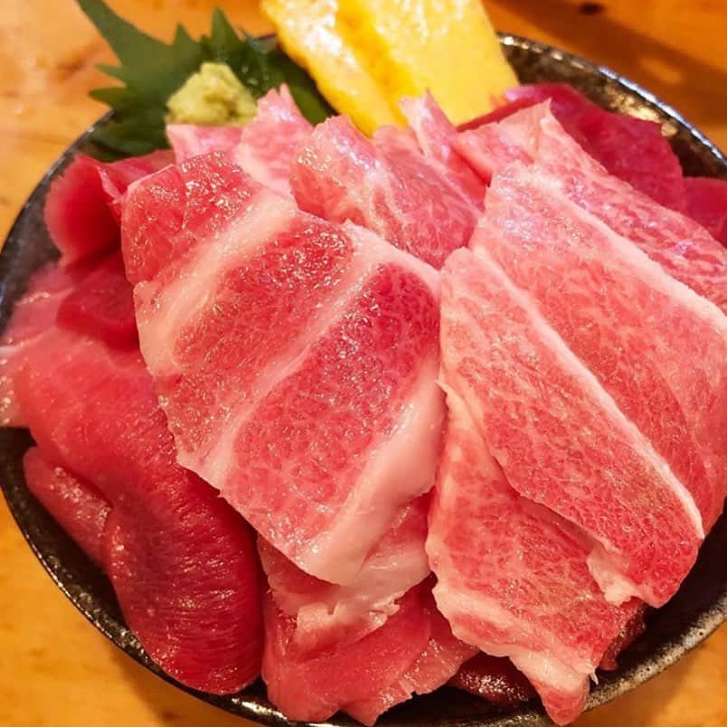 のインスタグラム：「魚鉄です。  #明石#魚鉄#完全個室#居酒屋# #味噌＃味噌とチーズ＃和風#黒毛和牛 #キムチ鍋＃モツ鍋#マグロ#鮮魚#海鮮 #解体ショー#大トロ#中トロ#赤身」