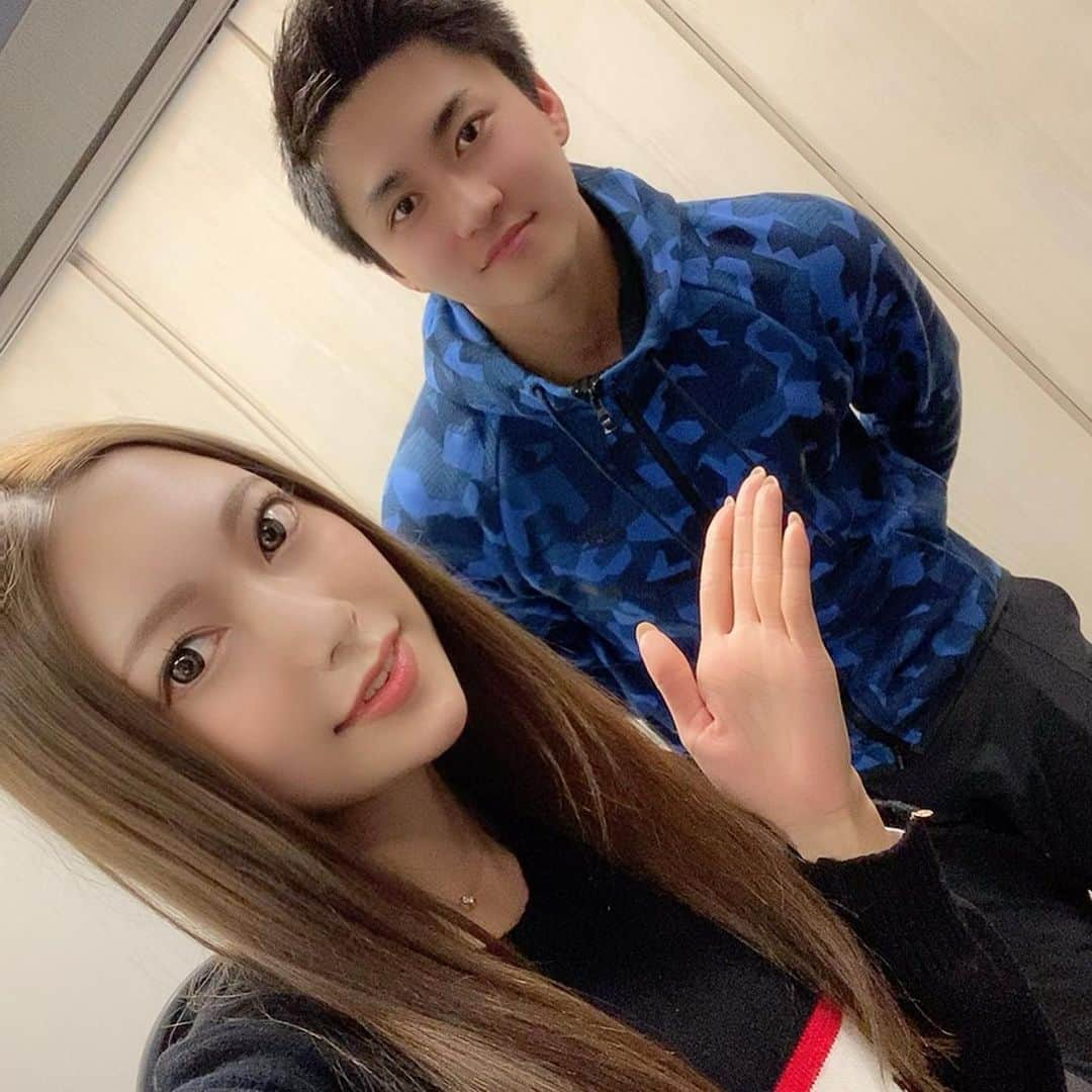 三田羽衣さんのインスタグラム写真 - (三田羽衣Instagram)「今日も美活！！ 趣味は美活です。笑 . そんな今日は最近私のパーソナルトレーナーになってくださった、若いのにそれを感じさせない実力派のトレーナー！ゆうたさんの所でトレーニング！ . 今日はおしりメインにトレーニングと撮影で弱った腰のストレッチをめいんでしていただいたよ♡ . グランプリになっても恥ずかしくない身体にしてくれるって💋 . #パーソナルトレーニング #パーソナルトレーナー  #プライベートジム  #美活  #イケメントレーナー」3月17日 14時37分 - mita.fujin